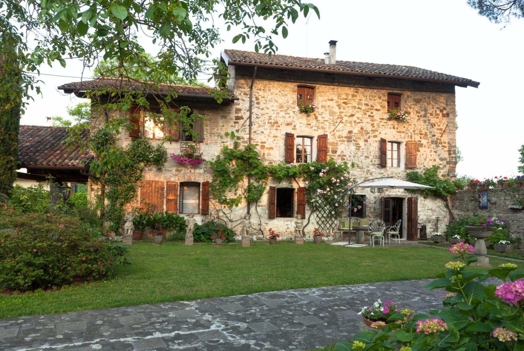 B&B La Casa Del Sole Манцано Экстерьер фото