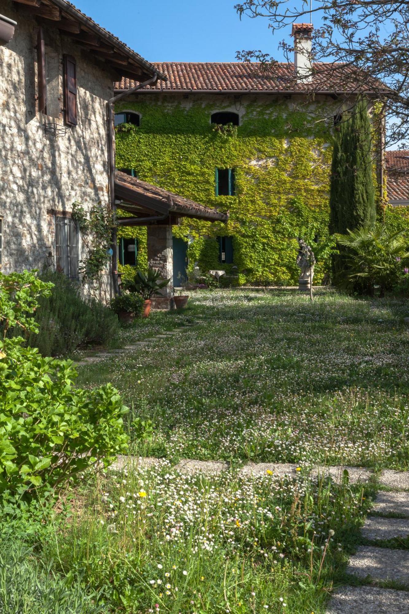 B&B La Casa Del Sole Манцано Экстерьер фото