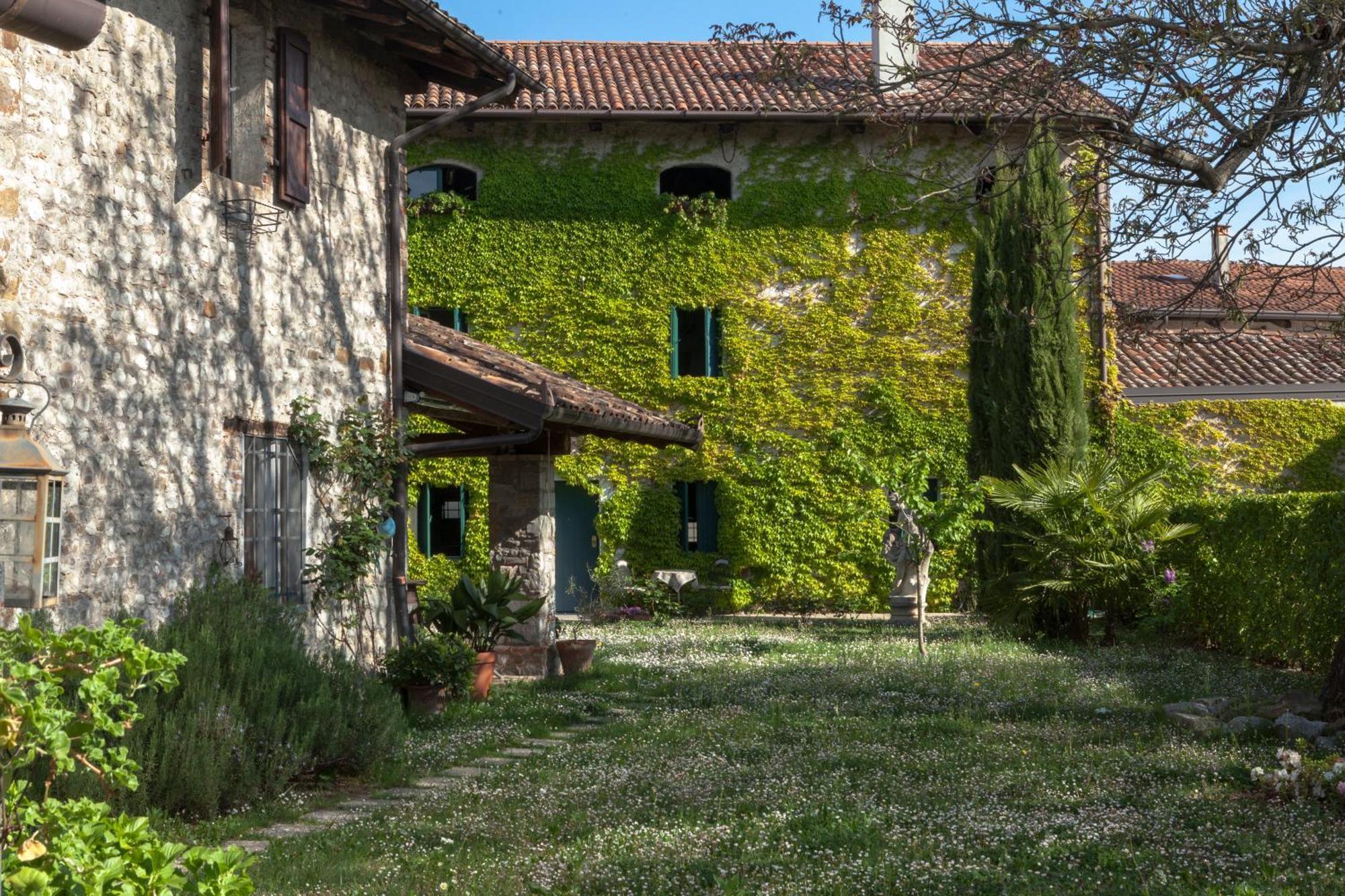 B&B La Casa Del Sole Манцано Экстерьер фото