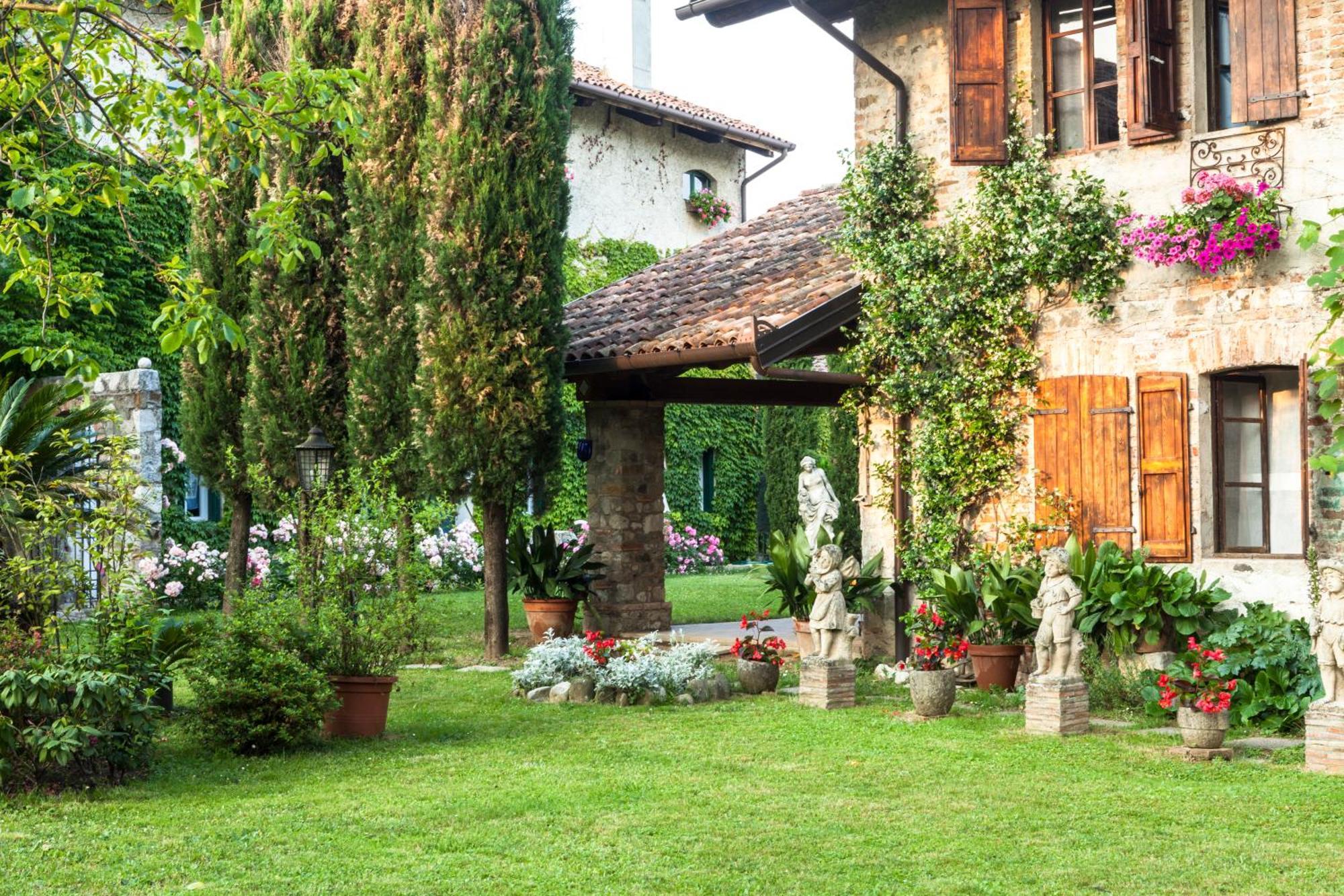 B&B La Casa Del Sole Манцано Экстерьер фото