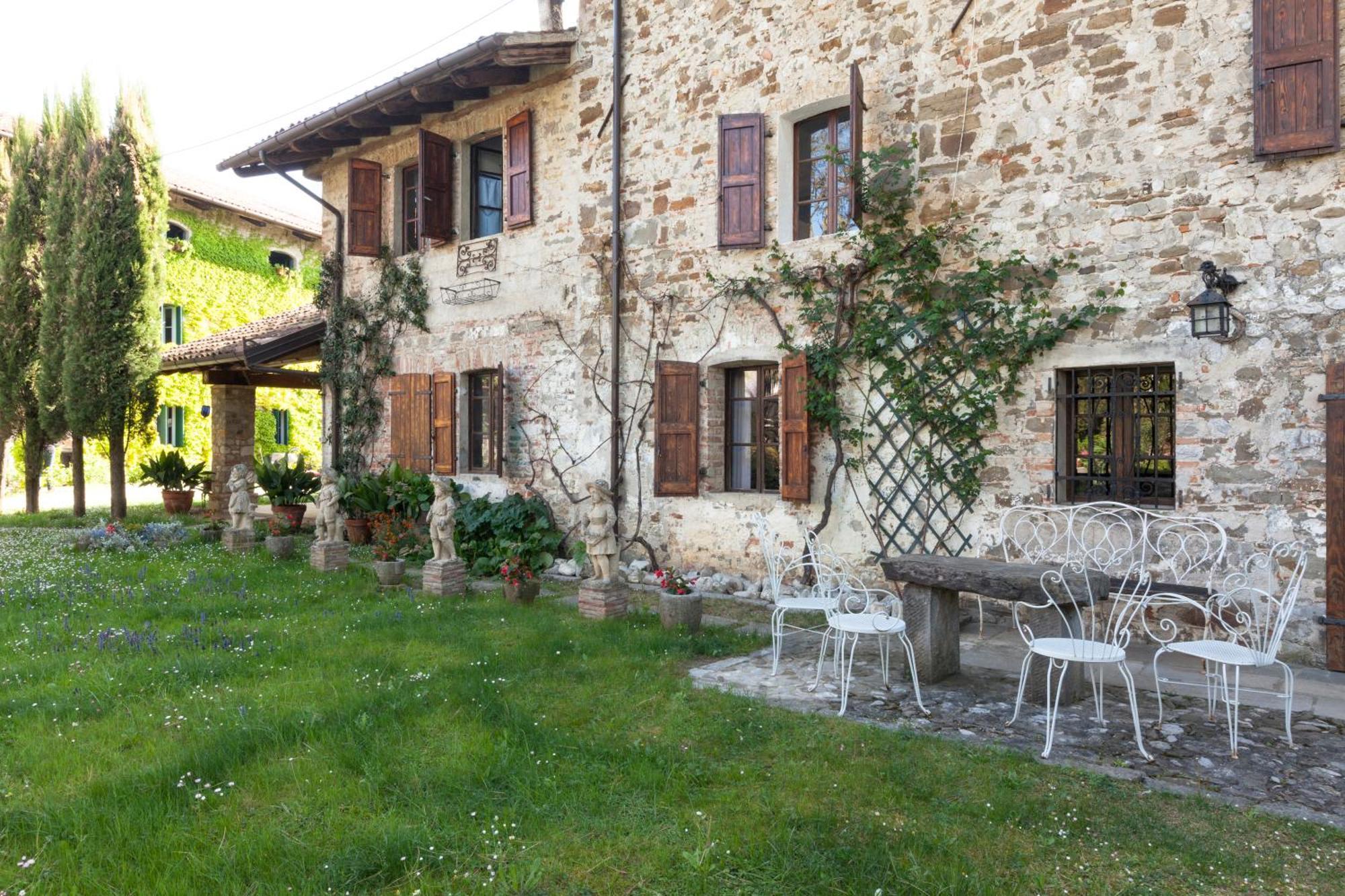 B&B La Casa Del Sole Манцано Экстерьер фото